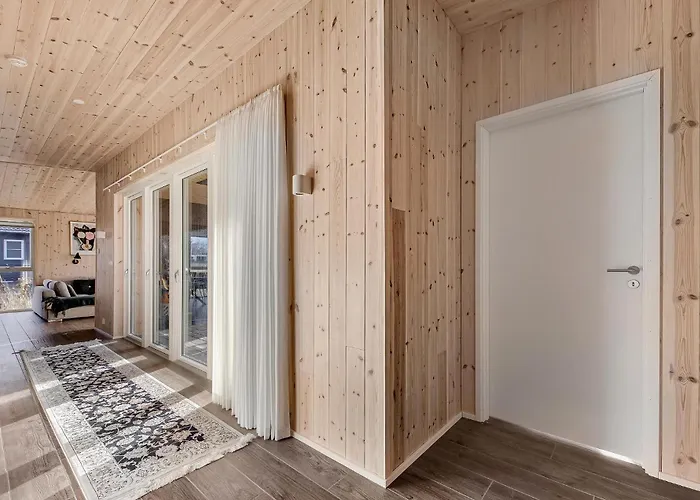 3 Bedroom Stunning In * 오더