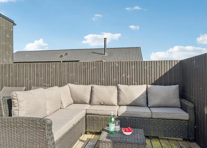 3 Bedroom Stunning In 오더